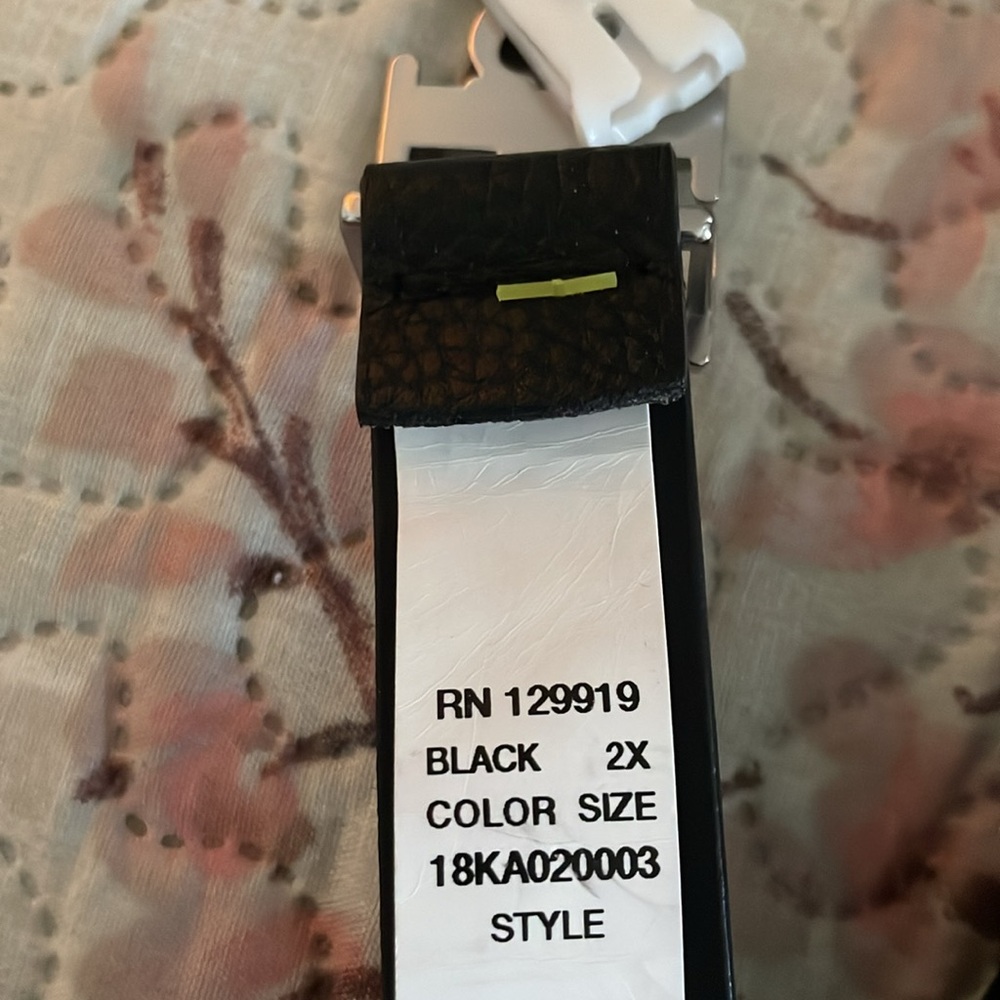 Calvin Klein Black Leather Belt with Reversible Design - Picture 3 of 7